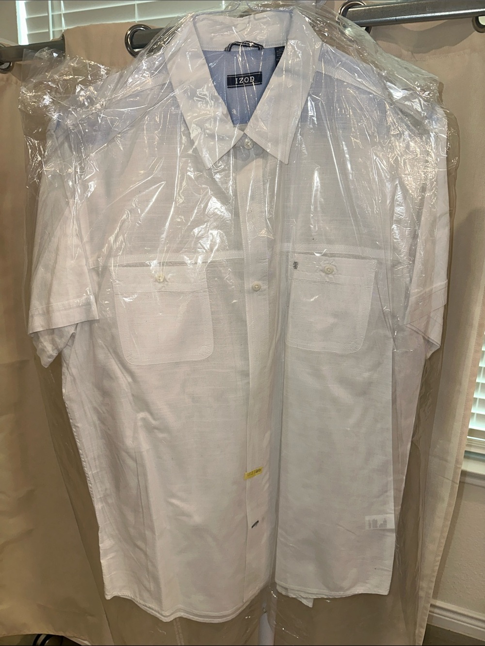 Izod Men's White Short-Sleeve Button-Down Shirt with Chest Pockets
